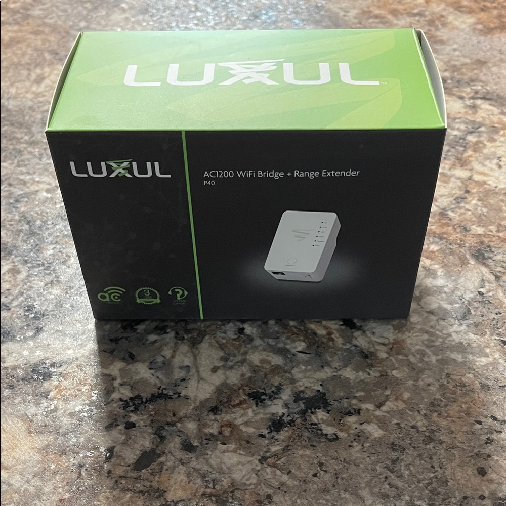 Lux AC1200 WiFi Bridge and Range Extender - White